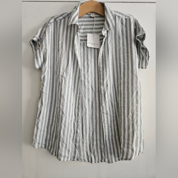 Beachlunchlounge Grey and White Striped Short Sleeve Button Up Blouse Size Med - Picture 5 of 7